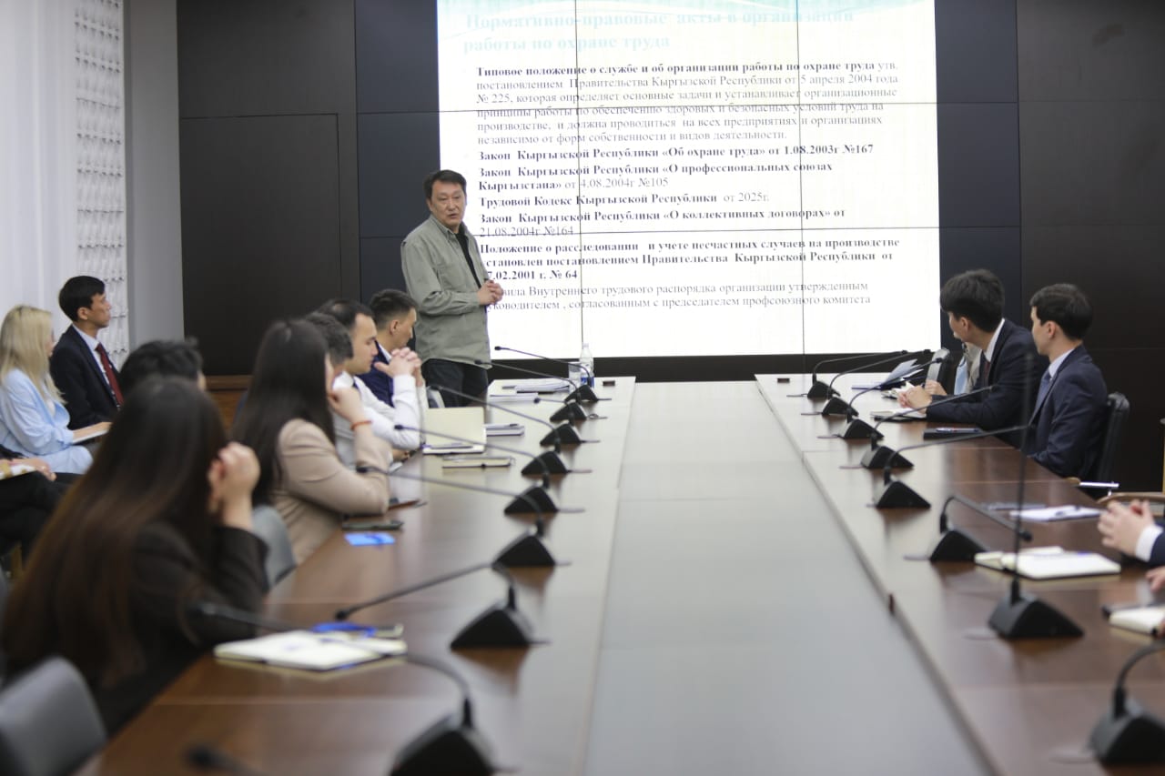 ЦК профсоюза проведен семинар для молодых дипломатов 